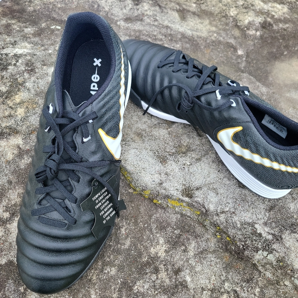 NIKE TIEMPO LIGERA Indoor Soccer Shoes